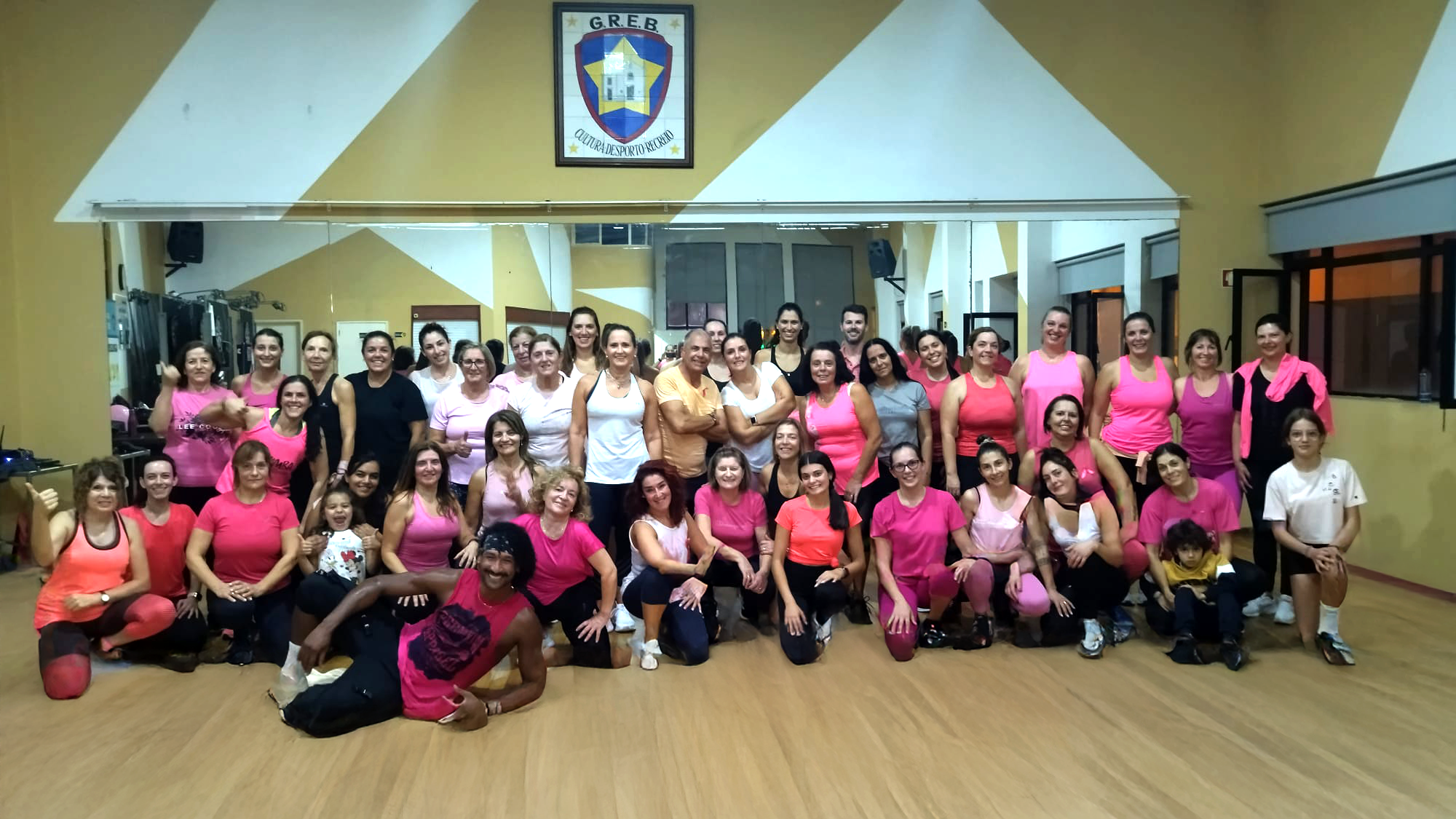 Street Salsa em celebração do Outubro Rosa