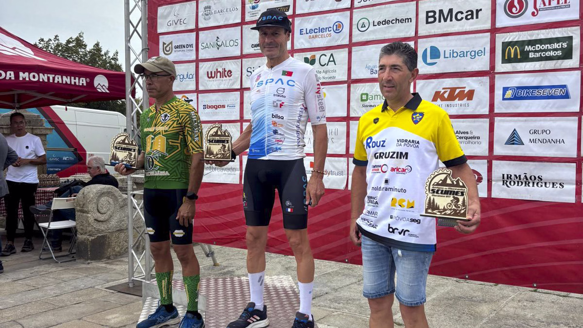 Luís Eusébio no pódio na 21.ª Maratona BTT 5 Cumes